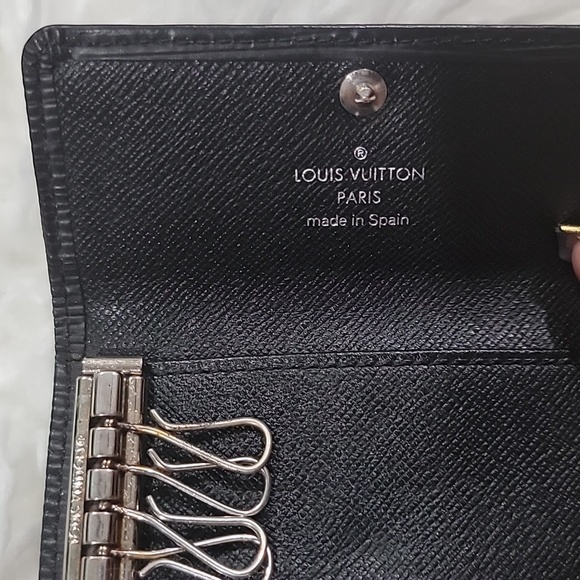Louis Vuitton Epi Key Case, Black - Picture 9 of 10
